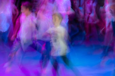 Dansta soyut hareket. Çocuk topluluğu. Moskova. Russi