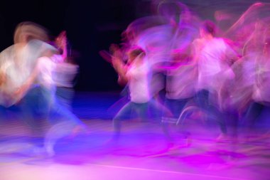 Dansta soyut hareket. Çocuk topluluğu. Moskova. Russi