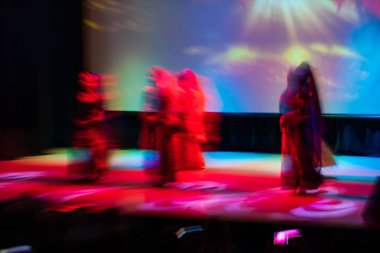 Dansta soyut hareket. Çocuk topluluğu. Moskova. Rusya