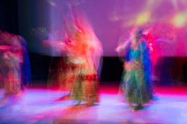 Dansta soyut hareket. Çocuk topluluğu. Moskova. Rusya