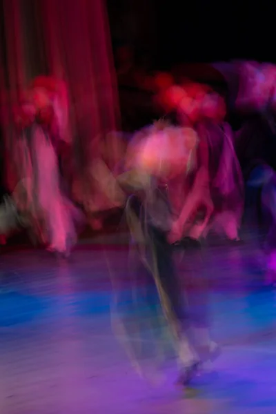 춤의 추상적 인 움직임. 어린이 앙상블. 모스크바. 루시 — 스톡 사진