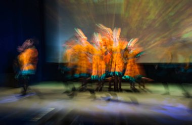 Dansta soyut hareket. Çocuk topluluğu. Moskova. Rusya