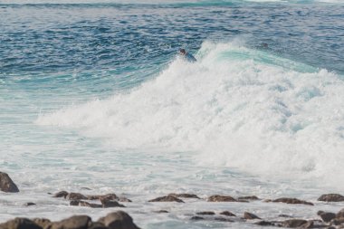 La Santa bodyboarding ve sörf için iyi bir yerdir. Lanzarote. Kanarya Adaları. İspanya