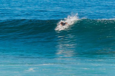 La Santa bodyboarding ve sörf için iyi bir yerdir. Lanzarote. Kanarya Adaları. İspanya