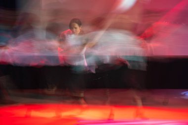 Dans güzel hareketleri, uzun pozlama vurdu. Moskova. Rusya