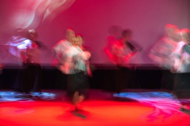 Dans güzel hareketleri, uzun pozlama vurdu. Moskova. Rusya