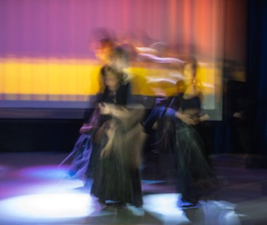 Dans güzel hareketleri, uzun pozlama vurdu. Moskova. Rusya