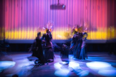 Dans güzel hareketleri, uzun pozlama vurdu. Moskova. Rusya