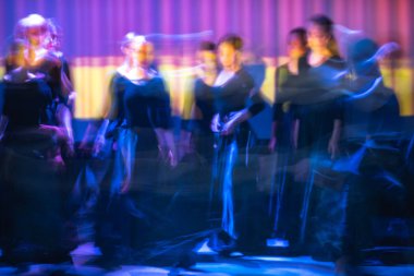 Dans güzel hareketleri, uzun pozlama vurdu. Moskova. Rusya