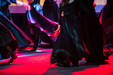 Dans güzel hareketleri, uzun pozlama vurdu. Moskova. Rusya