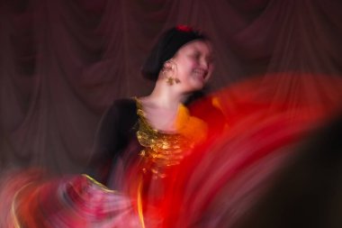 Dans güzel hareketleri, uzun pozlama vurdu. Moskova. Rusya