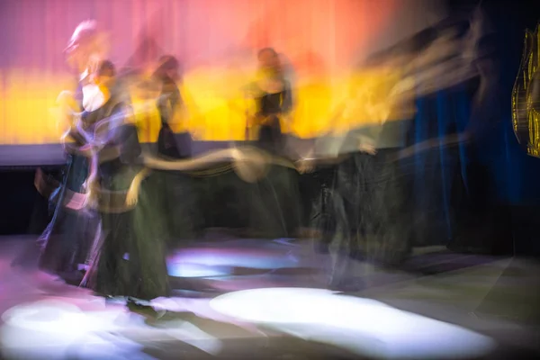 Όμορφες Κινήσεις Στο Χορό Πυροβολήθηκαν Μακρά Έκθεση Μόσχα Ρωσία — Φωτογραφία Αρχείου