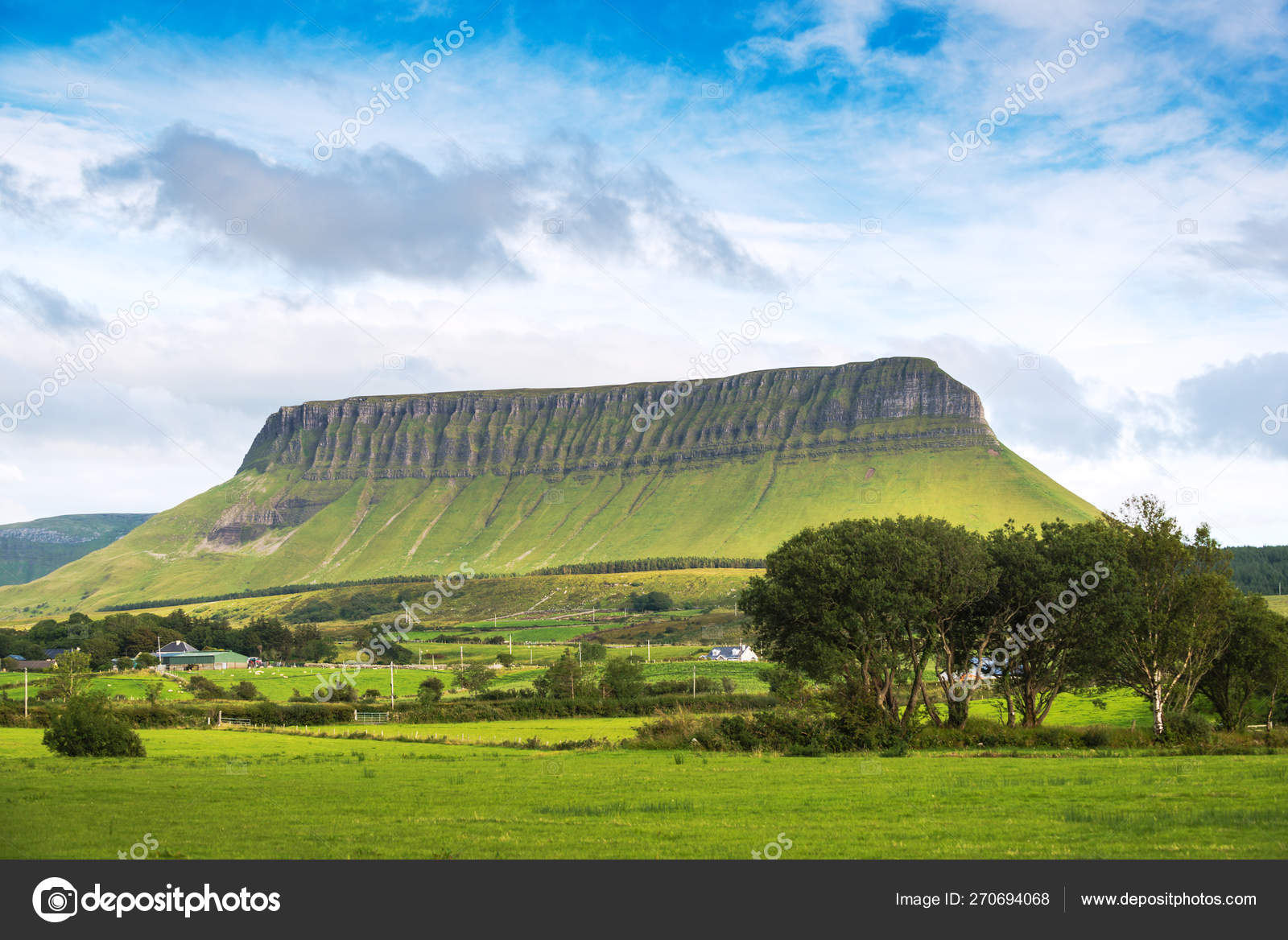 爱尔兰是世界上最美丽的国家之一它通常被称为翡翠岛其独特的自然景观——图库图片© alexanderkonsta #270694068