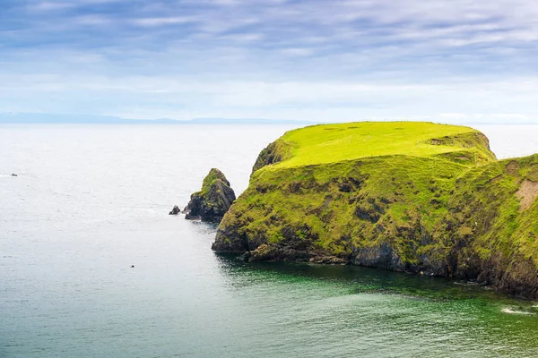アイルランドは世界で最も美しい国の一つです それはしばしばそのユニークな自然景観のためにエメラルド島と呼ばれています — ストック写真