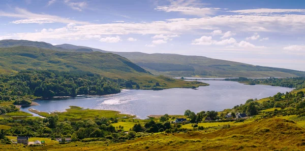 アイルランドは世界で最も美しい国の一つです それはしばしばそのユニークな自然景観のためにエメラルド島と呼ばれています — ストック写真