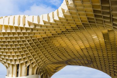 Metropol Parasol inanılmaz bir mimari yapıdır. Sevil