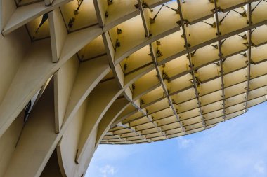 Metropol Parasol inanılmaz bir mimari yapıdır. Sevil
