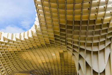 Metropol Parasol inanılmaz bir mimari yapıdır. Sevil