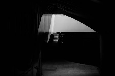 Siyah ve beyaz soyut mimari kompozisyon. Sevilla. Ve