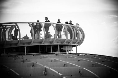 Siyah ve beyaz soyut mimari kompozisyon. Sevilla. Ve