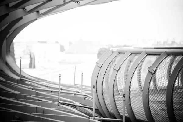 Composición arquitectónica abstracta en blanco y negro. Sevilla. Y... —  Fotos de Stock