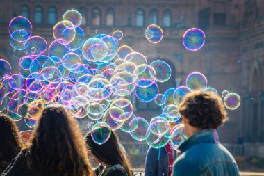 Spain.Seville Meydanı'nda ilginç skeçler. Endülüs. S