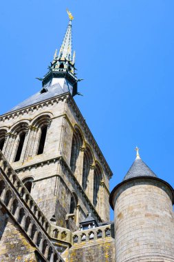 Mont Saint-Michel Ortaçağ manastırında. Tapınaklar detayları 