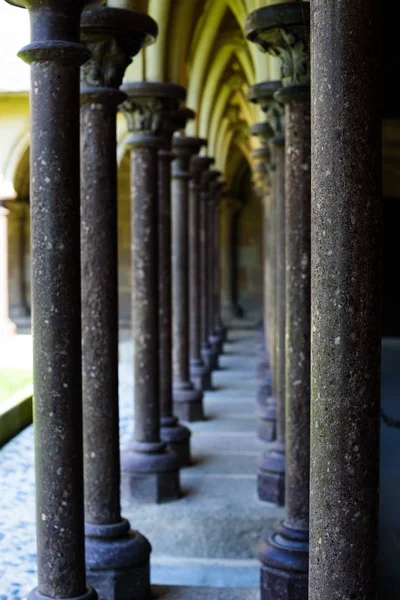 L'abbazia medievale di Mont Saint-Michel. Dettagli dei templi — Foto Stock