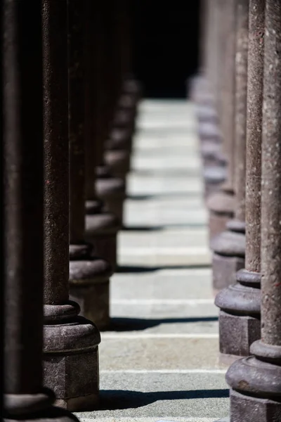 La abadía medieval del Mont Saint-Michel. Detalles de los templos —  Fotos de Stock