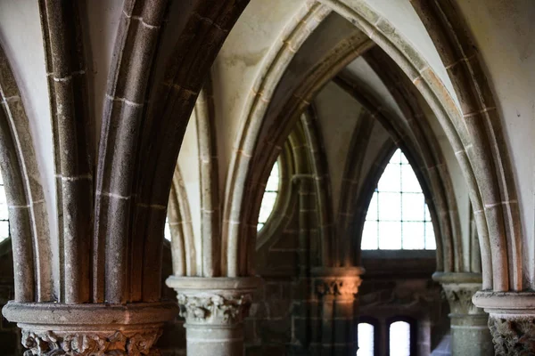 La abadía medieval del Mont Saint-Michel. Detalles de los templos — Foto de Stock