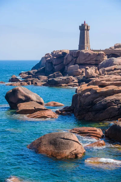 Seascape with huge pink granite boulders and a lighthouse near P — Stock Photo, Image