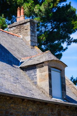 Dinan pitoresk Breton kasabasının sokak skeçler. Brittan