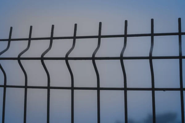 ペロス・ギレックの町で濃霧。ヴィンテージスタイル。ブルターニュ. — ストック写真