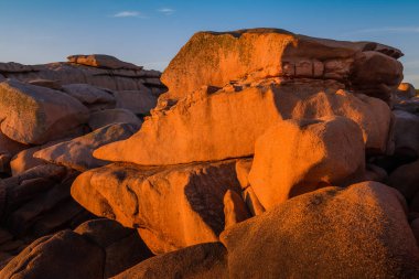 Plumanach köyü yakınlarındaki inanılmaz Pembe Granit Shore 