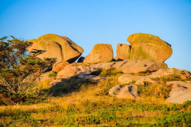 Plumanach köyü yakınlarındaki inanılmaz Pembe Granit Shore 