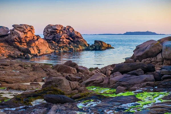 The incredible Pink Granite Shore near the village of Plumanach — Stock Photo, Image