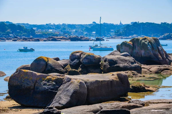 Incredible landscape on the island Renote in Tregastel. Brittany — Stock Photo, Image