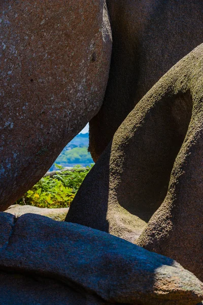 Paisagem incrível na ilha Renote em Tregastel. Bretanha. — Fotografia de Stock