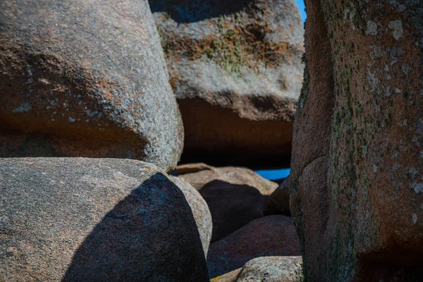 Otroligt landskap på ön Renote i Tregastel. Bretagne — Stockfoto