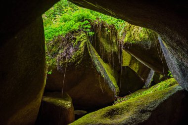 İnanılmaz La Grotte du Diable. Huelgoat mı? Brittany, ne kadar. Fransa