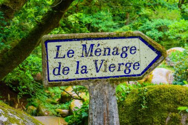 Huelgoat ormanı Le Menage de la Vierge. Brittany, ne kadar. Fransa