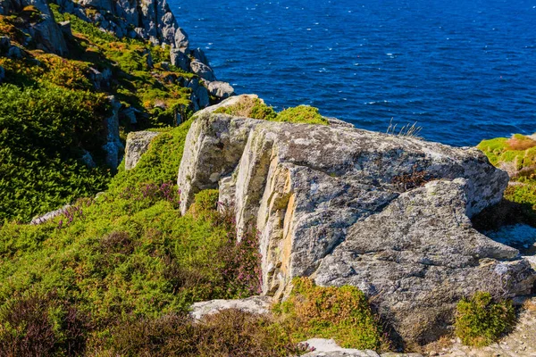 Unglaubliche Meereslandschaft auf der Halbinsel Crozon. Finsterer. Bretagne. — Stockfoto