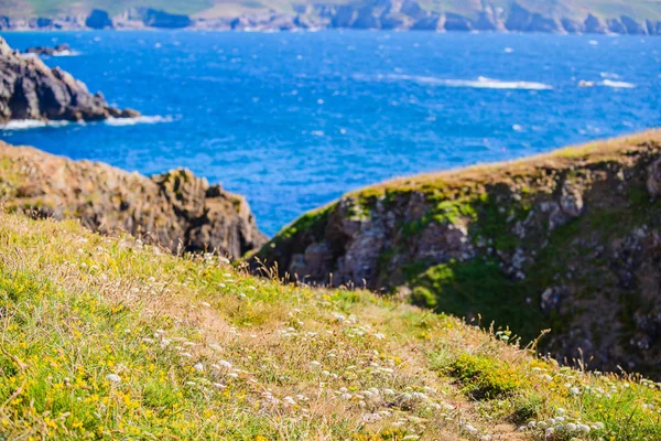 Unglaubliche Meereslandschaft auf der Halbinsel Crozon. Finsterer. Bretagne. — Stockfoto