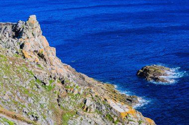 Crozon Yarımadası 'nda inanılmaz bir deniz manzarası var. Finister. Britanya..