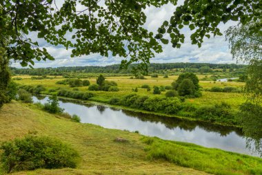 Güzel bir parkta inanılmaz bir manzara.