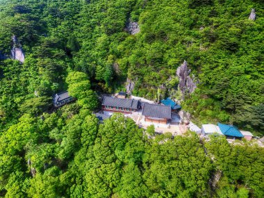 Wonhyoam Tapınağı Cheonseong dağ, Yangsan, Güney Kore, Asya / Cheonseong dağ, Yangsan, Güney Kore, Asya Mayıs-10-2018 zaman tapınakta Wonhyoam