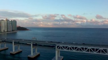 Gökkuşağı uzakta Gwangandaegyo, Gwangalli. Busan, Güney Kore Asya