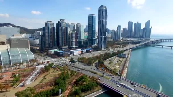 Flygfoto Över Naru Park Och Centum City Trafik Haeundae Busan — Stockvideo