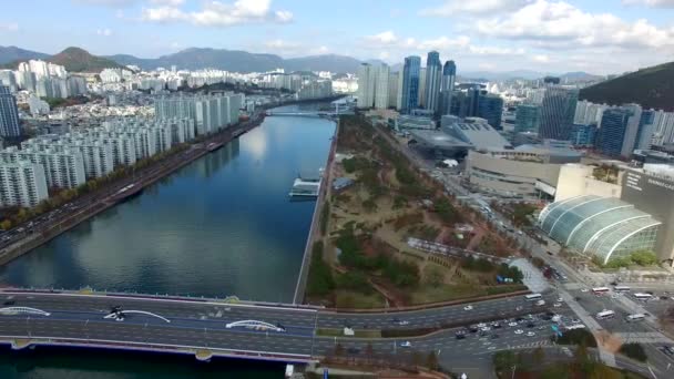 Flygfoto Över Naru Park Och Centum City Trafik Haeundae Busan — Stockvideo