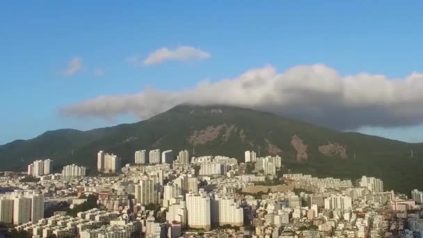 Linie Mraků Budovách Horách Busan Jižní Korea Asie — Stock video